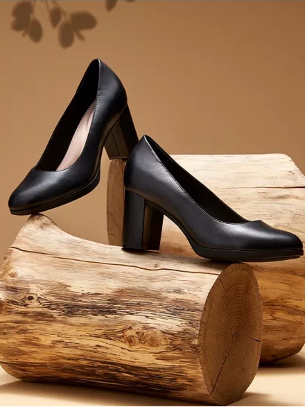 Clarks Bayla Skip Platform Heels Black size 9